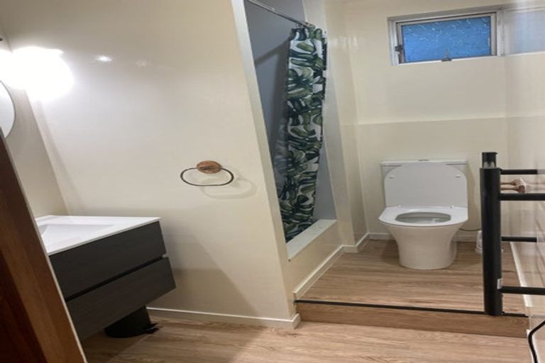 Photo of property in 18 Tinopai Road, Titirangi, Auckland, 0604