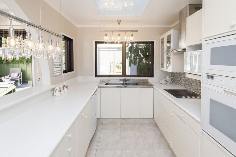 Photo of property in 7 Te Akau Crescent, Bucklands Beach, Auckland, 2012