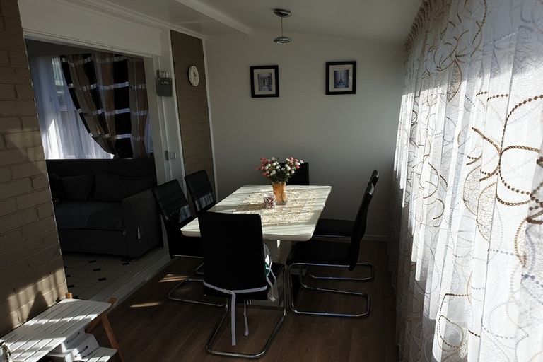 Photo of property in 2/182 Chivalry Road, Glenfield, Auckland, 0629