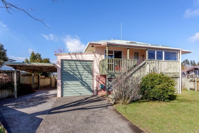 Photo of property in 127 Bruce Wallace Place, Whangamata, 3620
