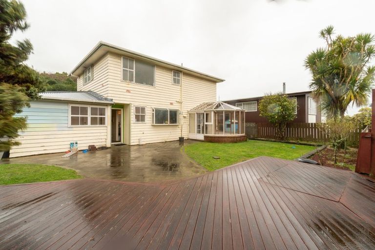 Photo of property in 15 Rembrandt Avenue, Tawa, Wellington, 5028