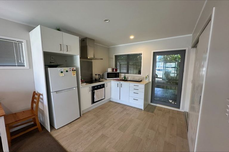 Photo of property in 18 Lisa Rise, Half Moon Bay, Auckland, 2012