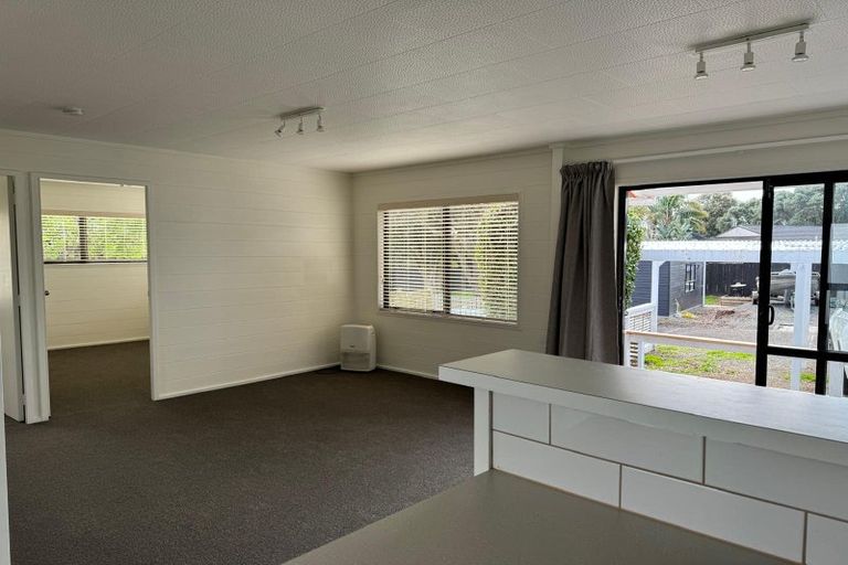 Photo of property in 17a Leaming Place, Clarks Beach, 2122