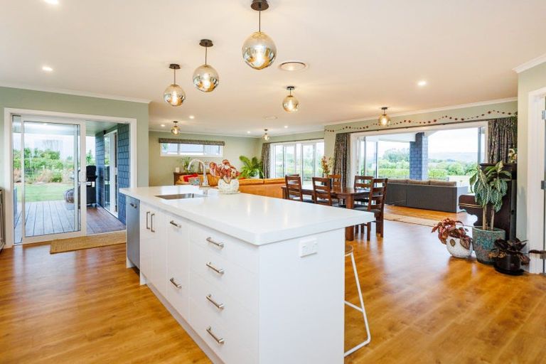 Photo of property in 21 Loveston Lane, Kelvin Grove, Palmerston North, 4470