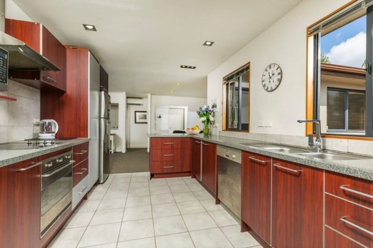 Photo of property in 2 Te Wharau Drive, Greenhithe, Auckland, 0632