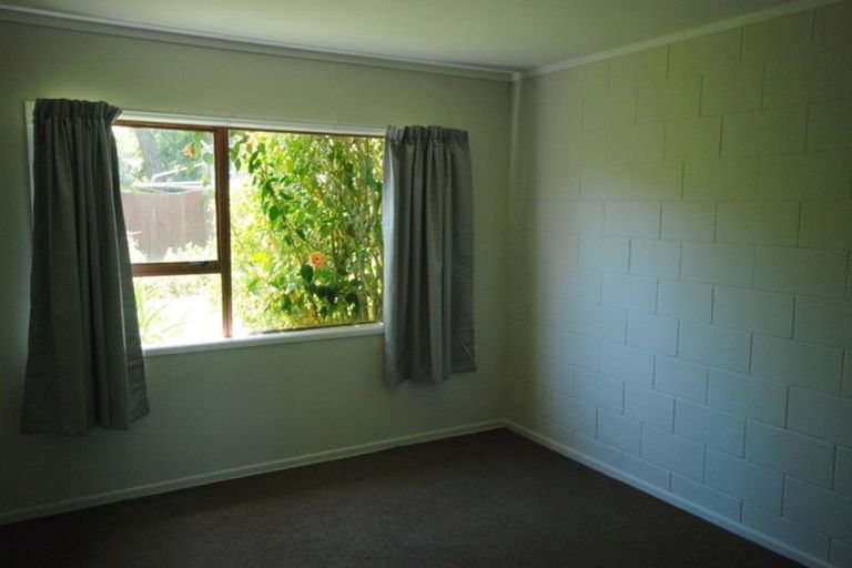 Photo of property in 1/16 Roberts Road, Glenfield, Auckland, 0629