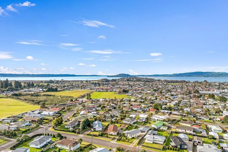 Photo of property in 9 Teal Place, Selwyn Heights, Rotorua, 3015