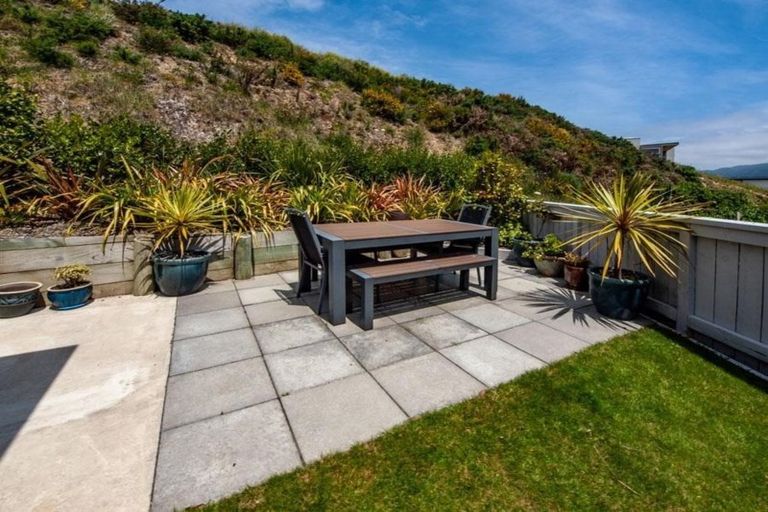 Photo of property in 20 The Fjord, Aotea, Porirua, 5024