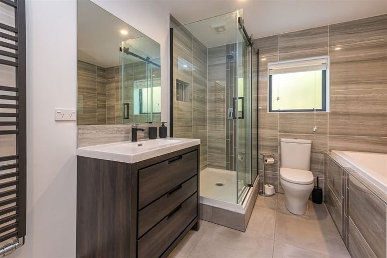 Photo of property in 11 Mortens Lane, Mount Pleasant, Christchurch, 8081