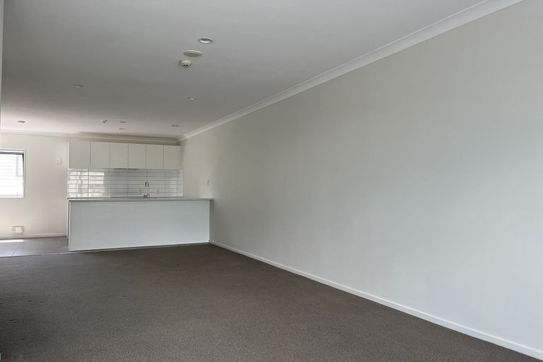 Photo of property in 9/46 Carlos Drive, Flat Bush, Auckland, 2016