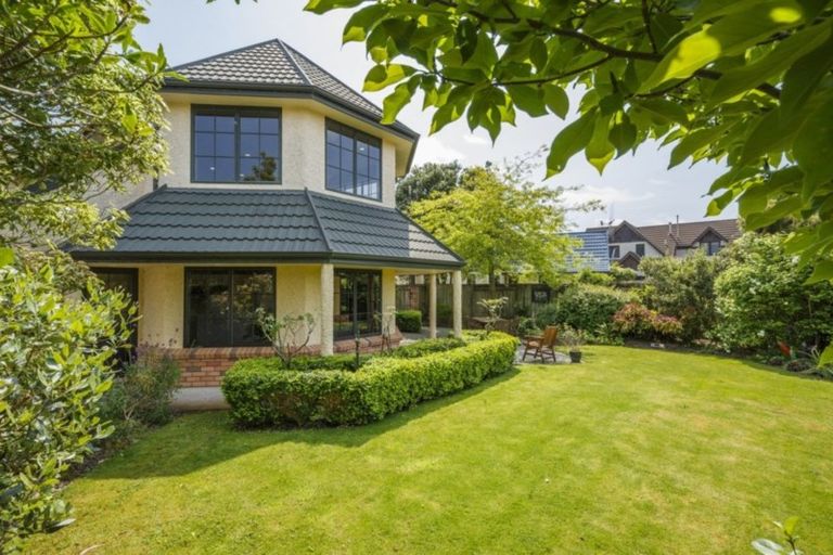 Photo of property in 5 Kilkenny Place, Fitzherbert, Palmerston North, 4410