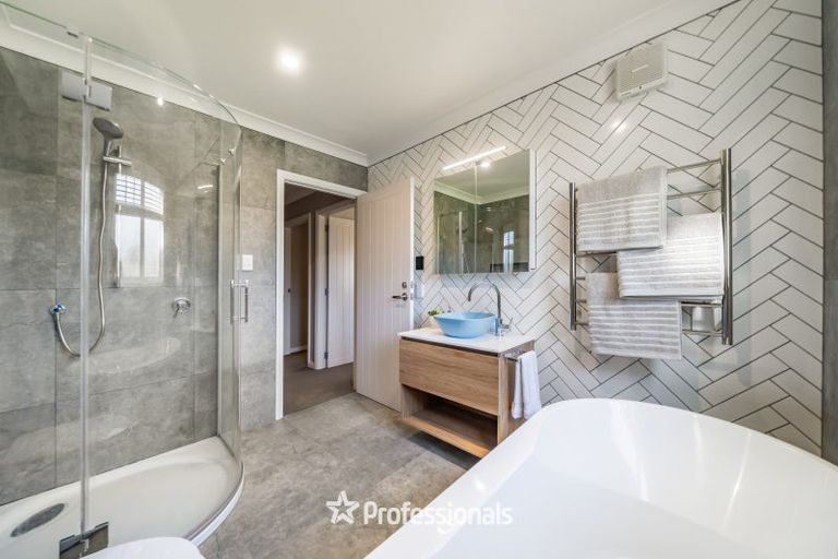 Photo of property in 14 Ronald Scott Grove, Riverstone Terraces, Upper Hutt, 5018