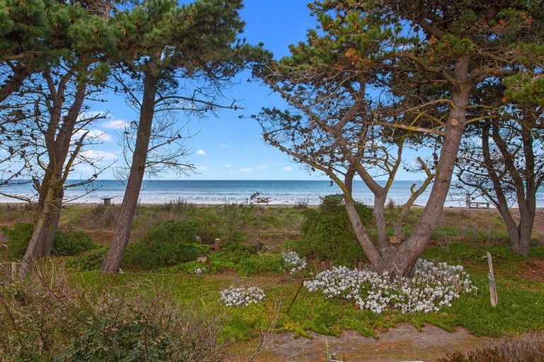 Photo of property in 1 South Crescent, Amberley, 7481