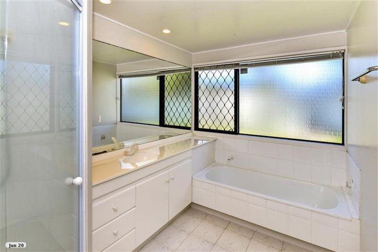 Photo of property in 20 Gillard Place, Eastern Beach, Auckland, 2012