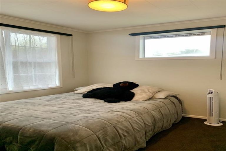 Photo of property in 45 Turville Crescent, Newlands, Wellington, 6037