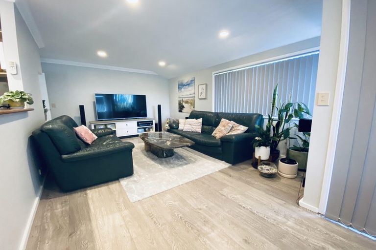 Photo of property in 16 Thomas Rea Place, Te Atatu South, Auckland, 0610