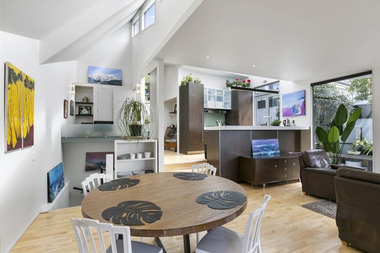 Photo of property in 3 Northland Road, Northland, Wellington, 6012