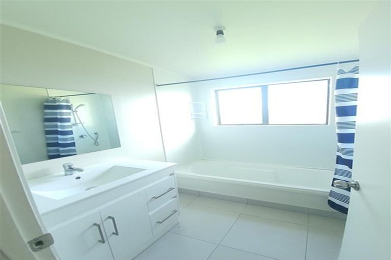 Photo of property in 13 Poutini Place, Manurewa, Auckland, 2102