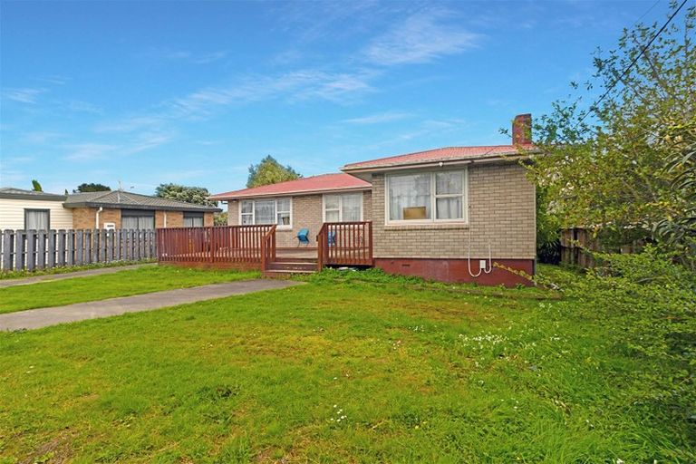 Photo of property in 97 Cobham Crescent, Kelston, Auckland, 0602