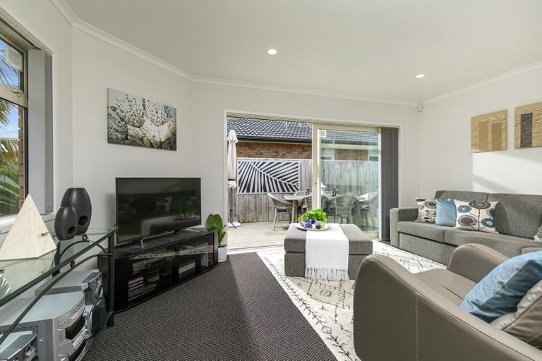 Photo of property in 37 Elizabeth Street, Orewa, 0931