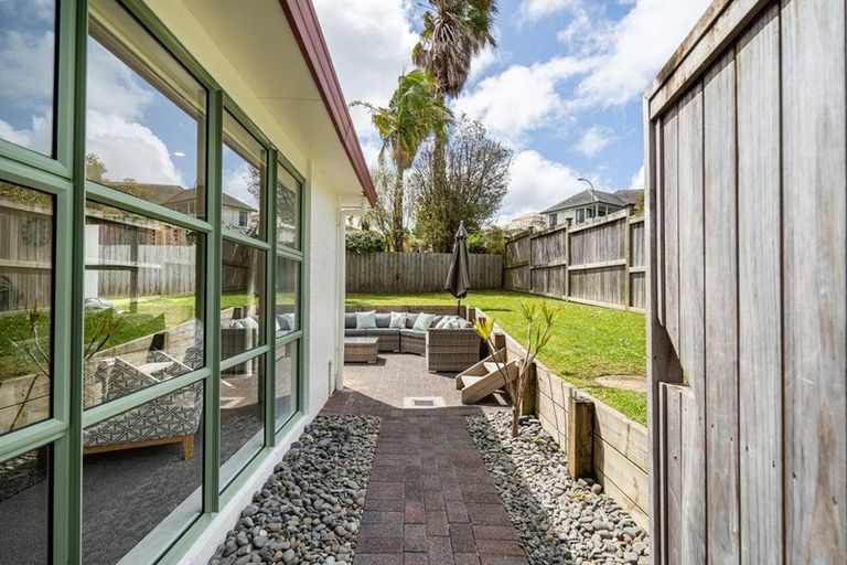 Photo of property in 15 Arirang Rise, Pinehill, Auckland, 0632