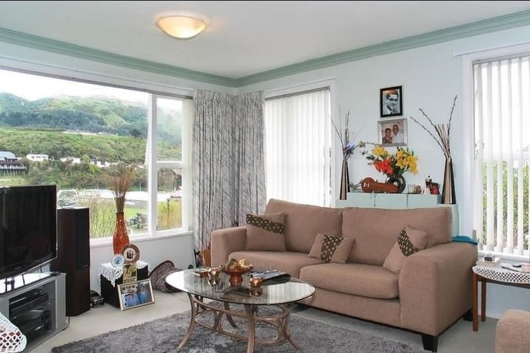 Photo of property in 55 Handyside Street, Tawa, Wellington, 5028