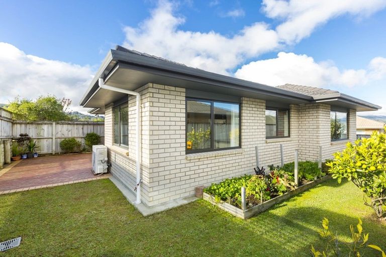 Photo of property in 2 Percy Kinsman Crescent, Riverstone Terraces, Upper Hutt, 5018