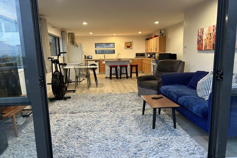 Photo of property in 46 Surf Road, Stanmore Bay, Whangaparaoa, 0932