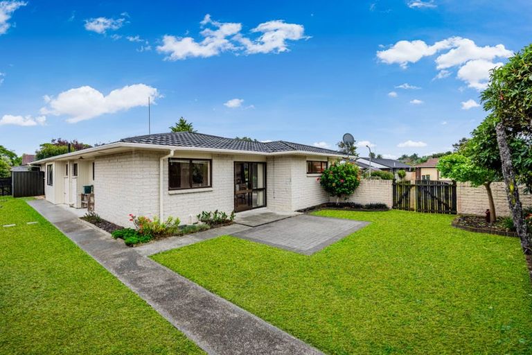 Photo of property in 1 Elrita Place, Conifer Grove, Takanini, 2112