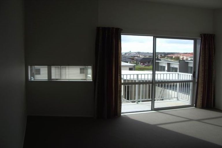 Photo of property in 28/7 Kelvin Hart Drive, East Tamaki, Auckland, 2013