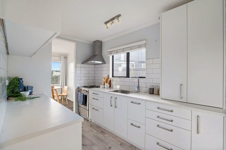 Photo of property in 15a Ngahere Views, Orewa, 0931