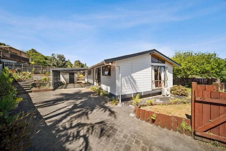 Photo of property in 10 Chrisarda Place, Red Hill, Papakura, 2110