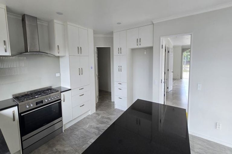 Photo of property in 186 Botany Road, Botany Downs, Auckland, 2010