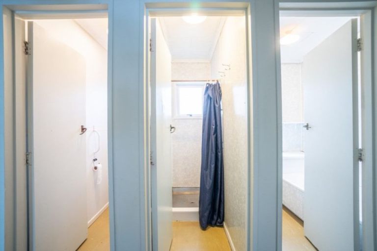 Photo of property in 3 Seddon Street, Takaro, Palmerston North, 4412