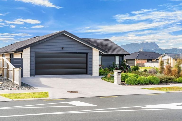 Photo of property in 98 Kaurinui Crescent, One Tree Point, 0118