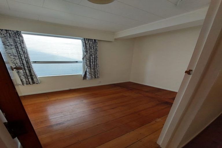 Photo of property in 92 Russell Terrace, Berhampore, Wellington, 6023