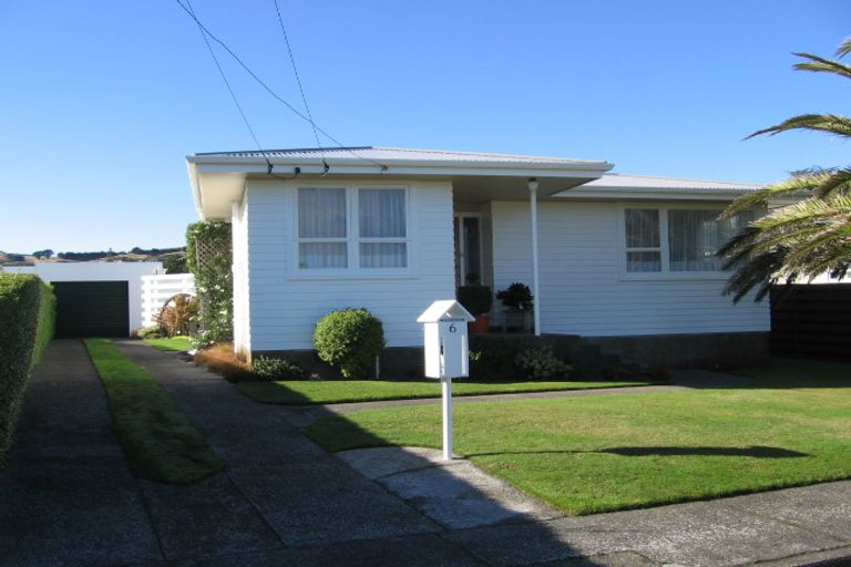 Photo of property in 6 Pauline Way, Paparangi, Wellington, 6037