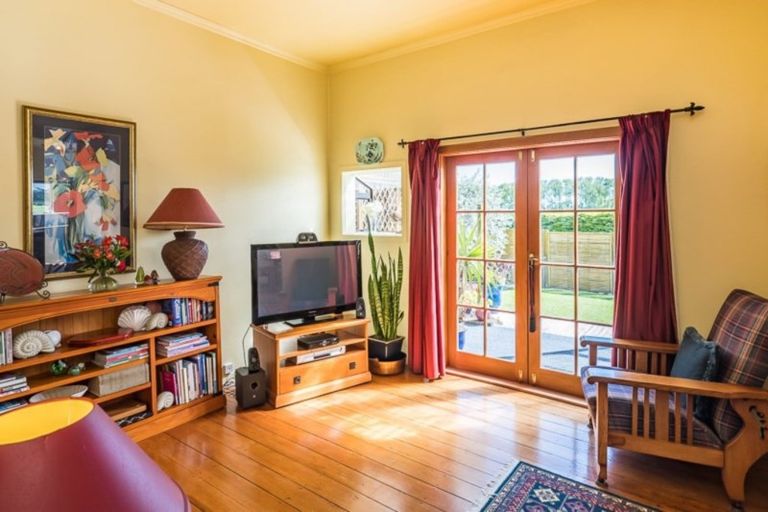 Photo of property in 131 Swamp Road, Te Horo, Otaki, 5581