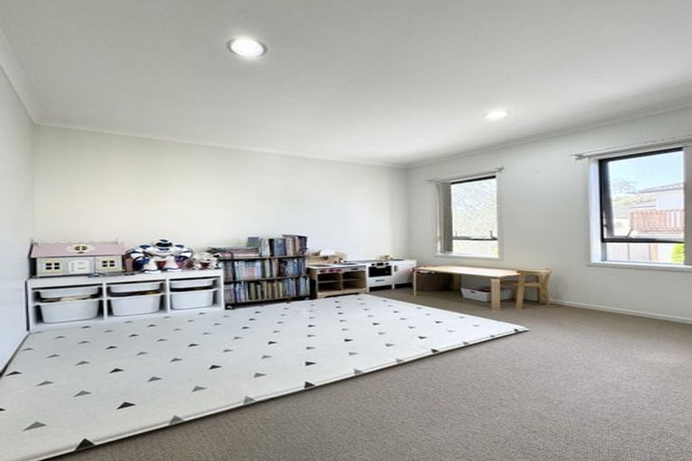 Photo of property in 61d Fields Parade, Oteha, Auckland, 0632