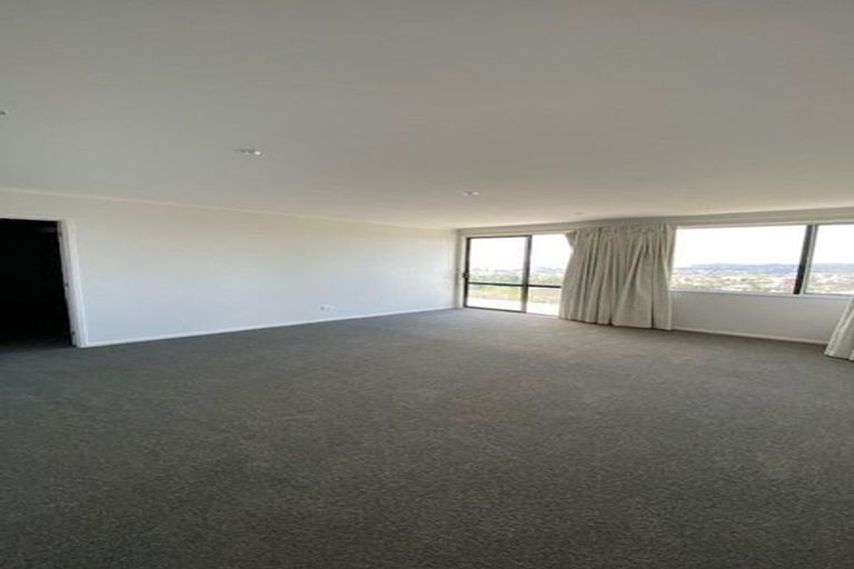 Photo of property in 80 Waldorf Crescent, Orewa, 0931