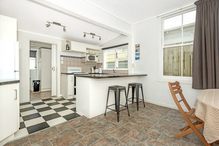 Photo of property in 64 Awapuni Road, Awapuni, Gisborne, 4010