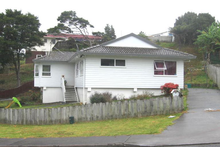 Photo of property in 2 Kupari Place, Totara Vale, Auckland, 0629
