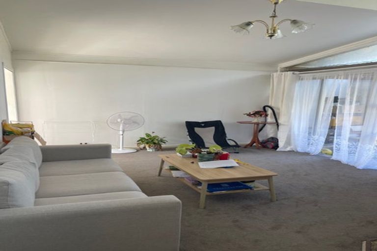 Photo of property in 2 Jonathan Place, Sunnynook, Auckland, 0620