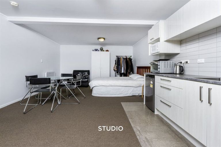 Photo of property in 2/64 Seaview Road, Castor Bay, Auckland, 0620