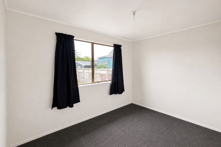 Photo of property in 6 Waterview Road, Favona, Auckland, 2024