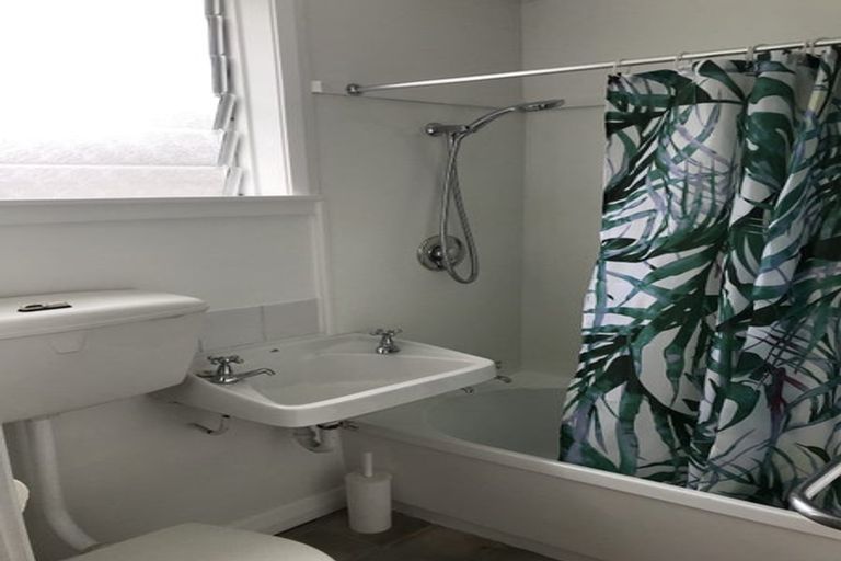 Photo of property in 2 Stanley Street, Berhampore, Wellington, 6023