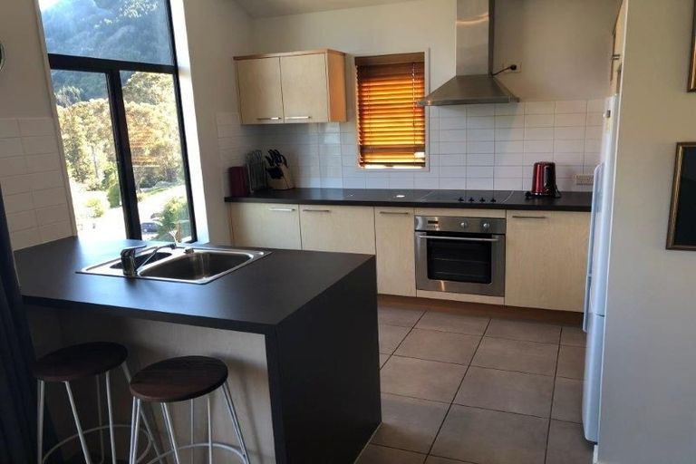 Photo of property in Arno Apartment, 7/8 Mckerrow Place, Sunshine Bay, Queenstown, 9300