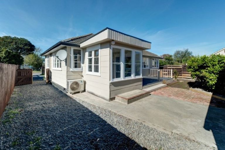 Photo of property in 9 Wilmot Street, Northcote, Christchurch, 8052