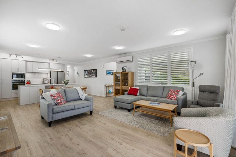 Photo of property in 1 Ocean View Terrace, Orewa, 0931