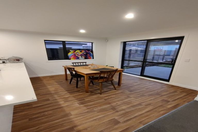 Photo of property in 8 Pihoihoi Place, Kenepuru, Porirua, 5022